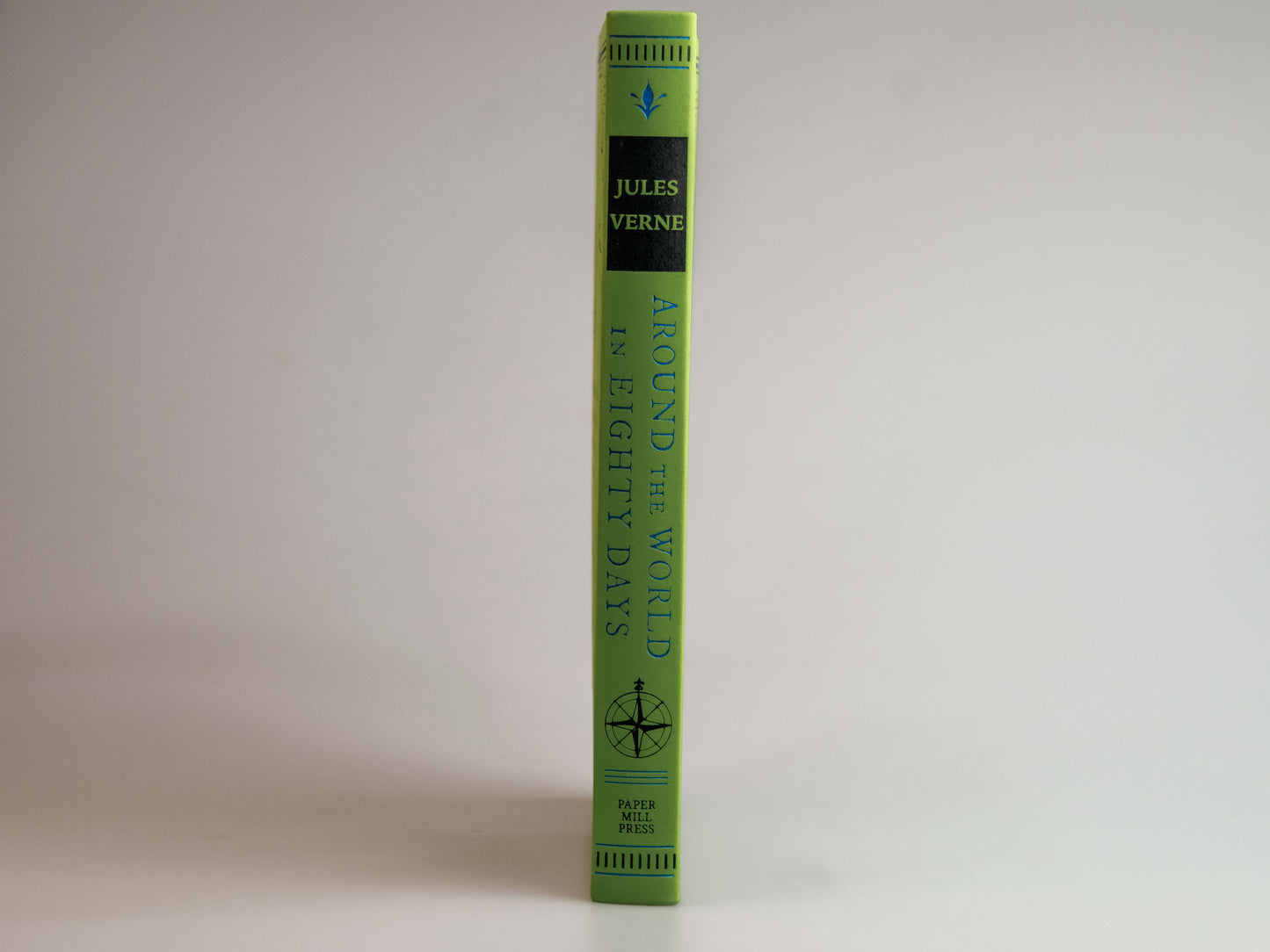 Around the World in Eighty Days Book Candle Bundle